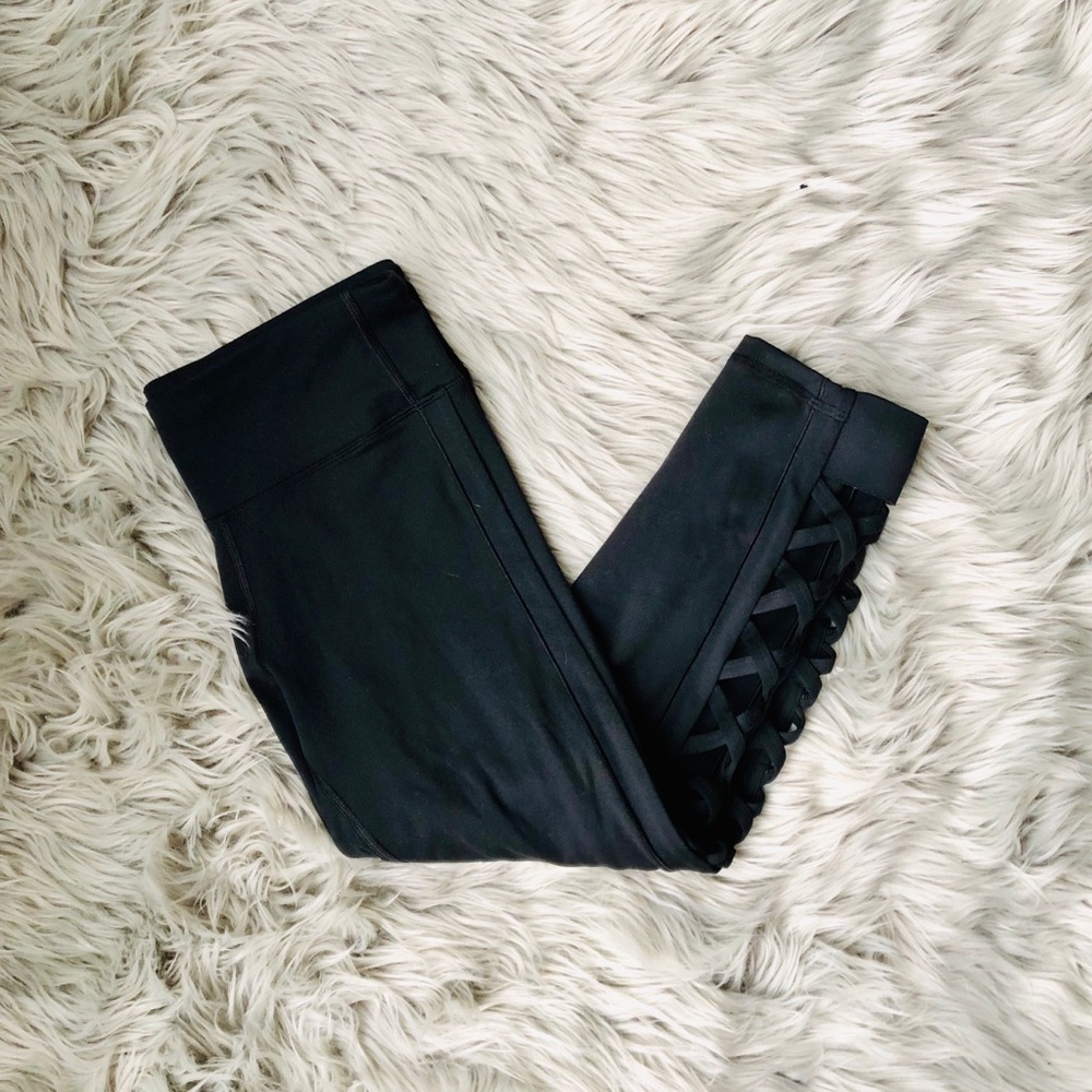 GapFit - GFast Cropped Lace-Back Leggings